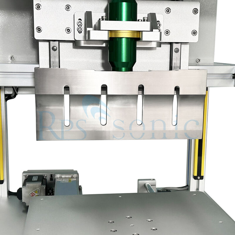 نظام قطع الكعك بالموجات فوق الصوتية شبه آلي عالي الكفاءة سكين بالموجات فوق الصوتية لآلة المخبوزات